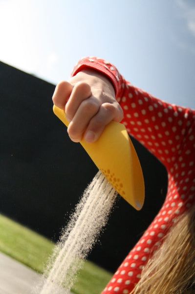 Quut Toys -  Cuppi - Shovel, Sifter and Ball All in One! Ocean